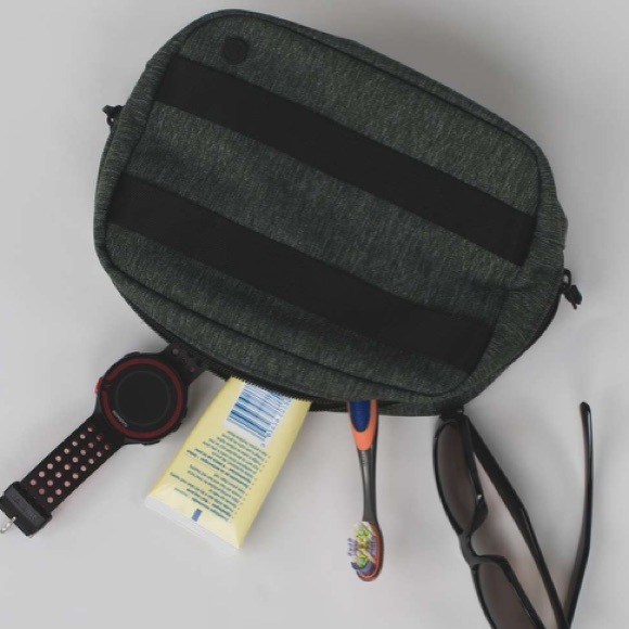 lululemon dopp kit